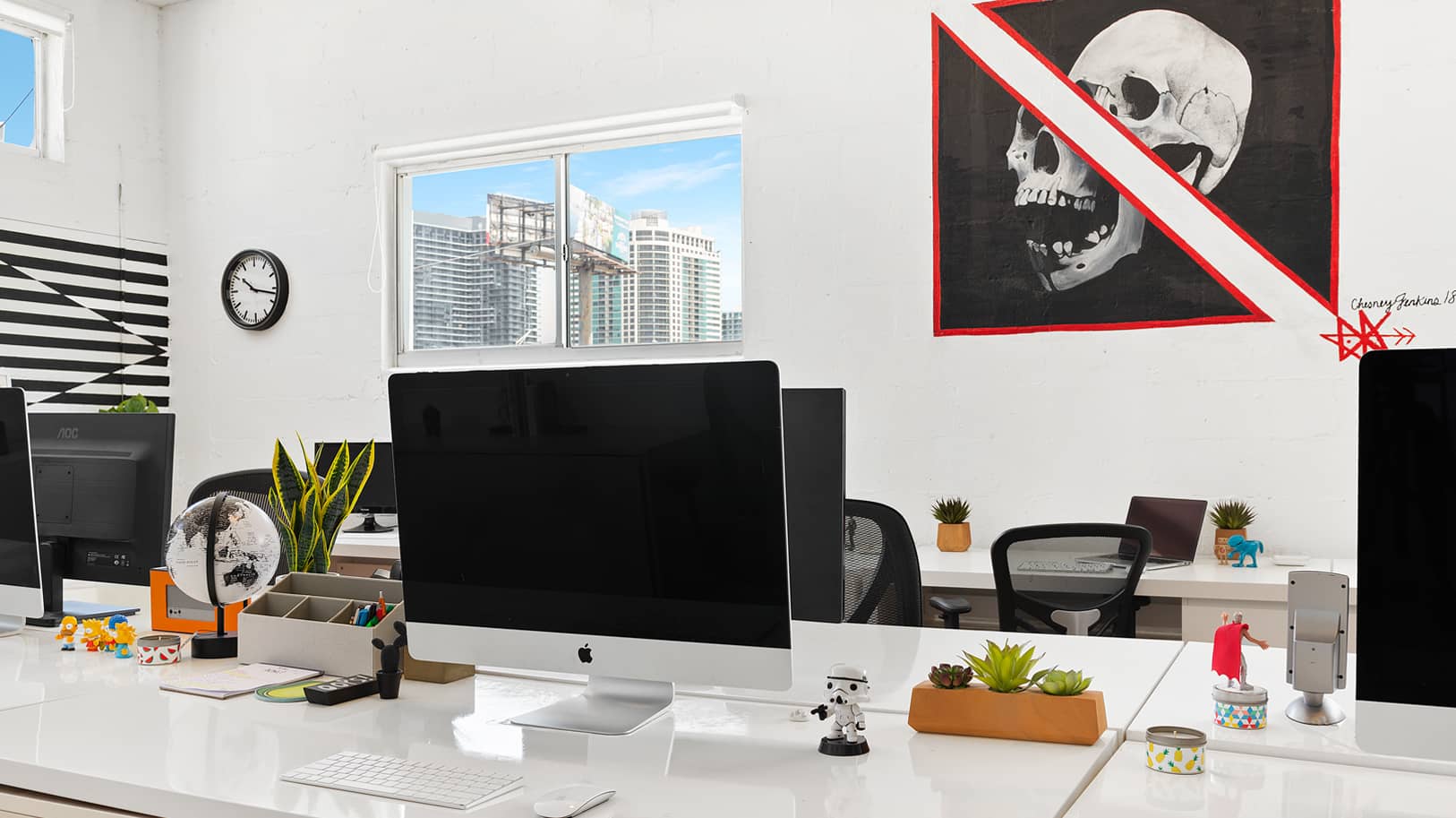 Apple iMac computer and decorative elements on workstation desktop | Think Twice studio